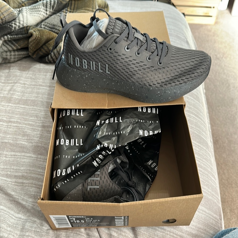 DARK GREY SURFACE RUNNER+ (MEN'S)